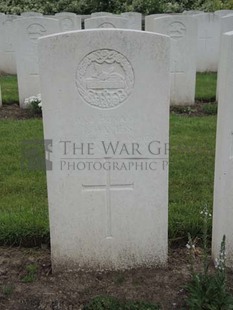 BROWN'S ROAD MILITARY CEMETERY, FESTUBERT - DAVIES, T